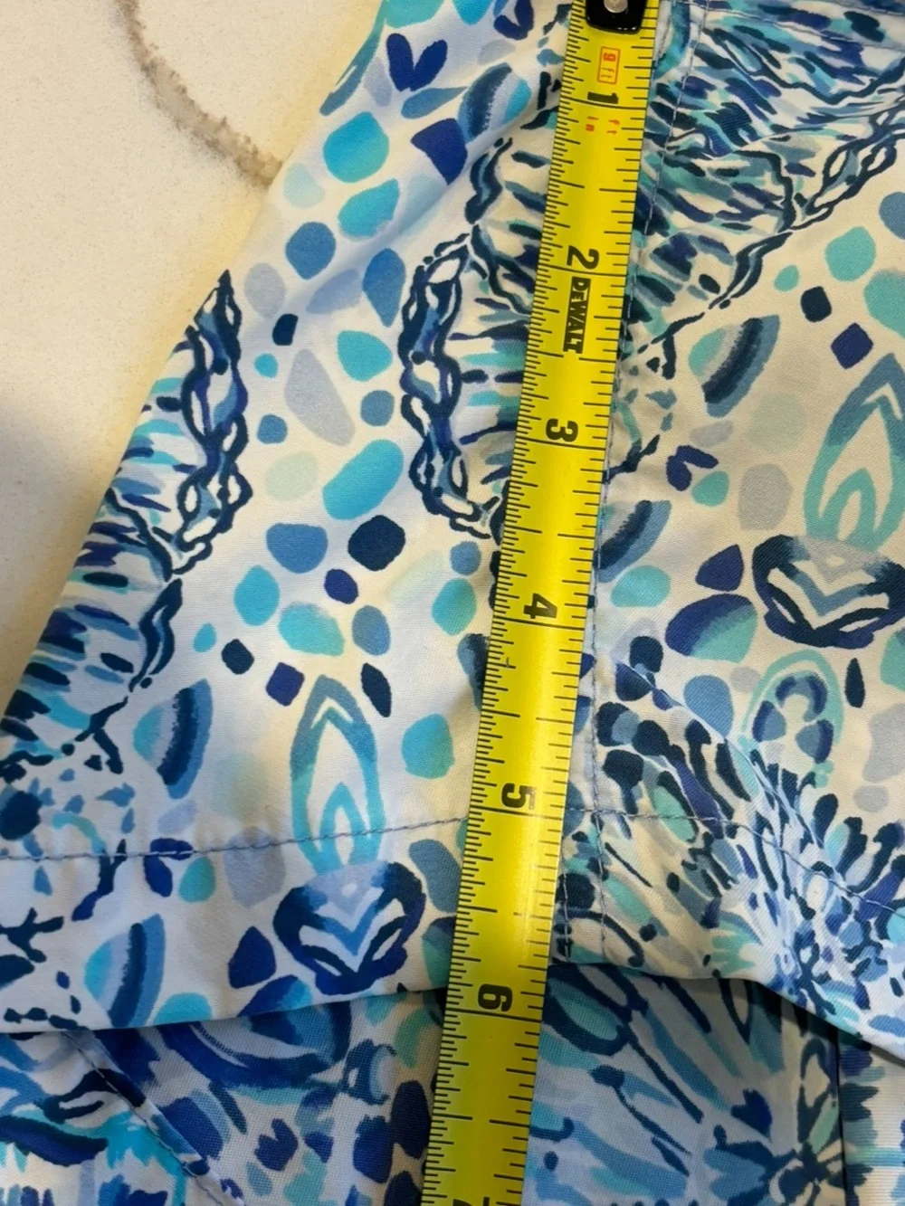 Lilly Pulitzer Mens Capri Swim Trunks in Call My Shell Phone Print Size L Resort